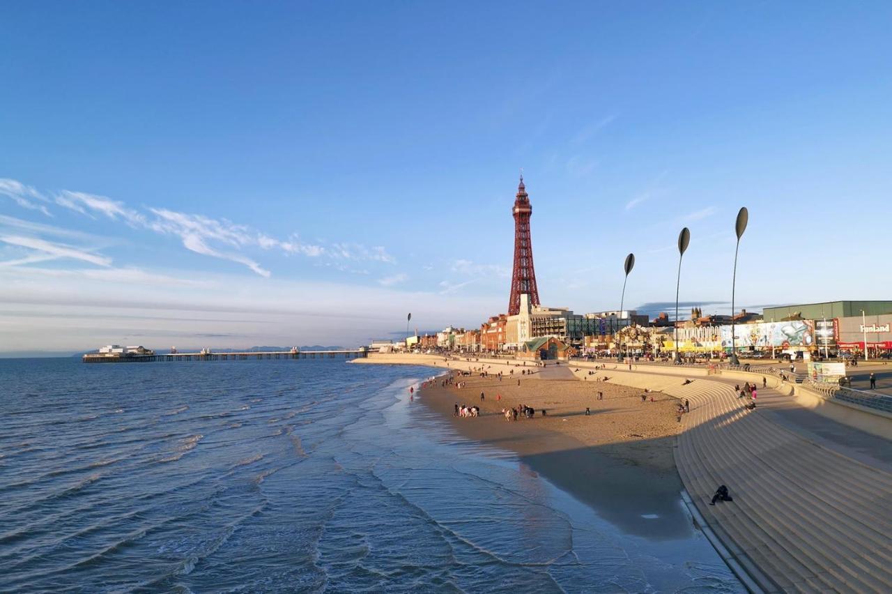 White Moon Hotel Blackpool Bagian luar foto