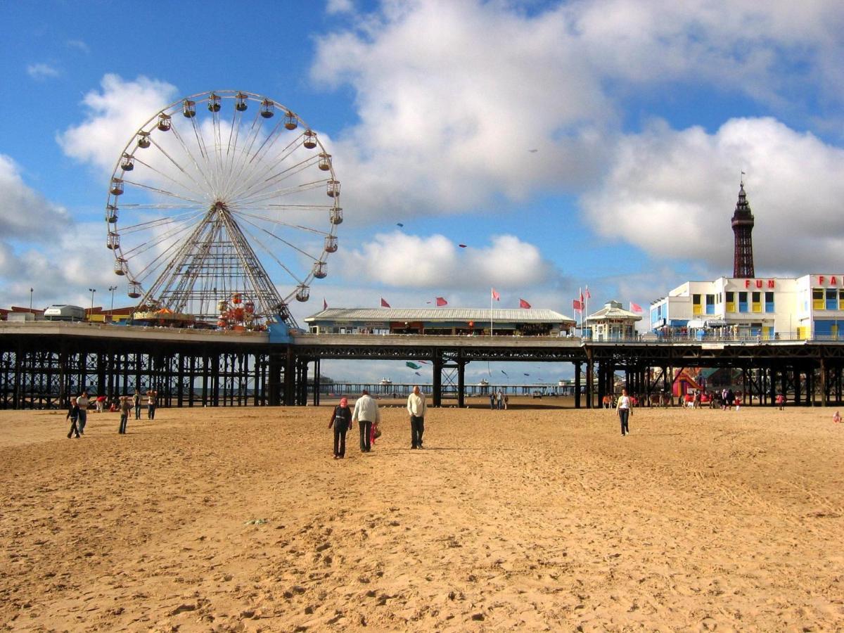White Moon Hotel Blackpool Bagian luar foto