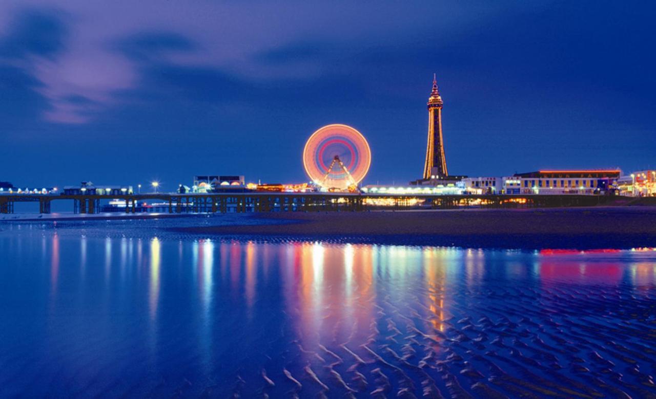 White Moon Hotel Blackpool Bagian luar foto
