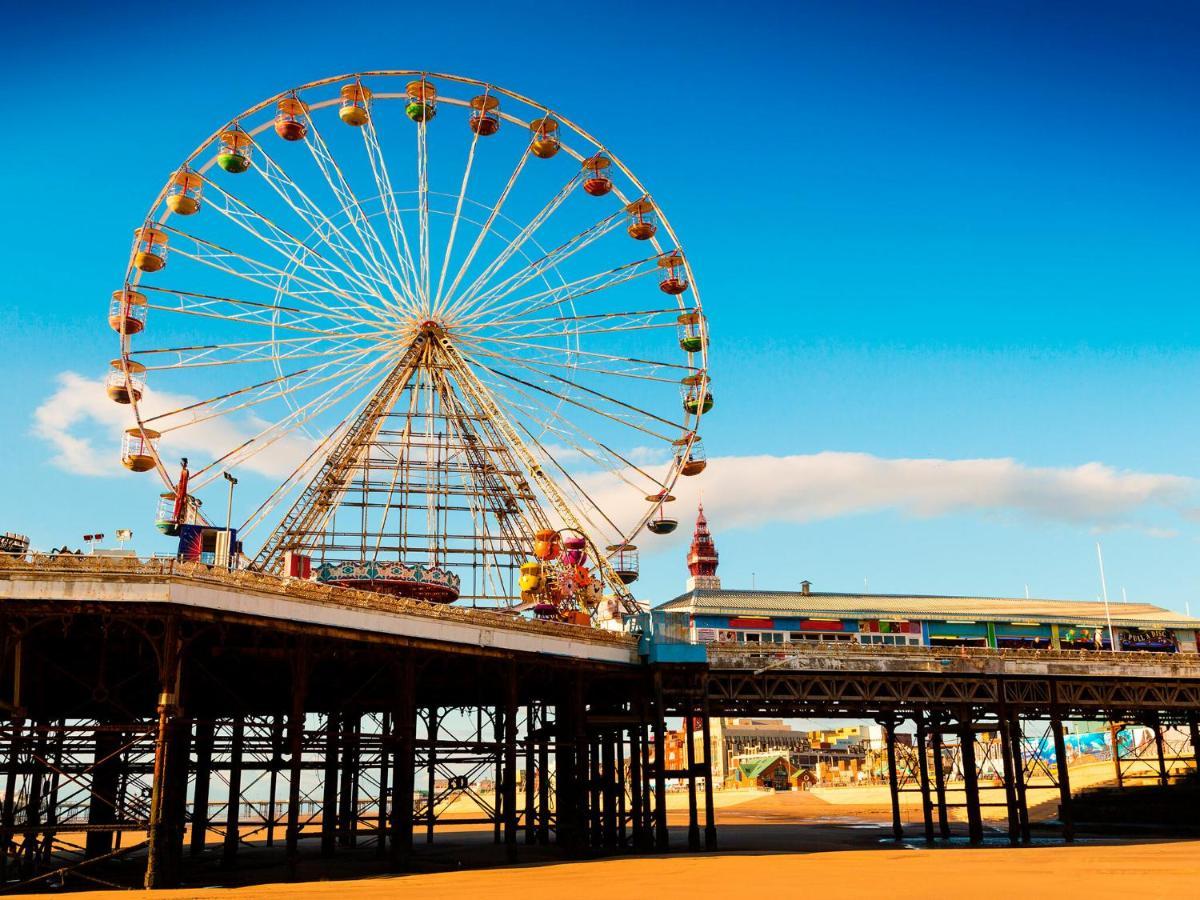 White Moon Hotel Blackpool Bagian luar foto